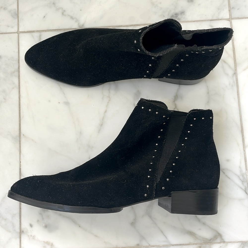 Like New ✨ Black Suede DP Studded Booties